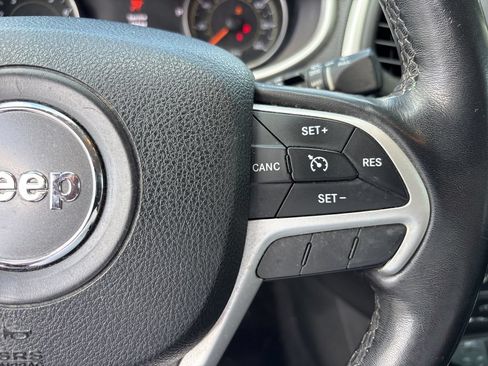 Used 2015 Jeep Cherokee Trailhawk w/ Comfort/Convenience Group AWD/4WD image 15