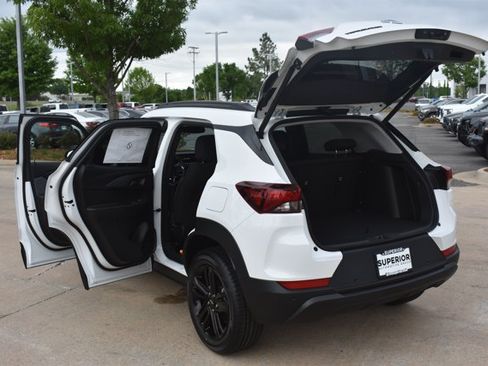New 2026 Chevrolet TrailBlazer LT w/ Convenience Package FWD image 17