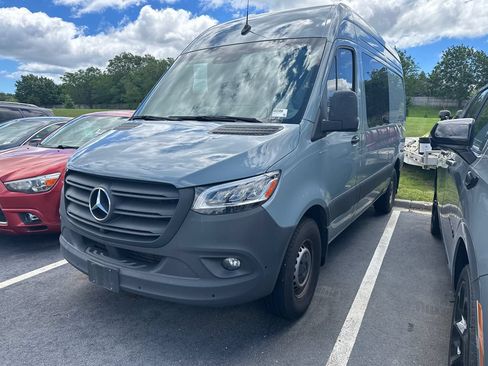Used 2024 Mercedes-Benz Sprinter 2500 image 2