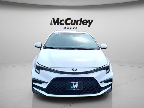 Used 2024 Toyota Corolla SE w/ SE Package FWD image 2