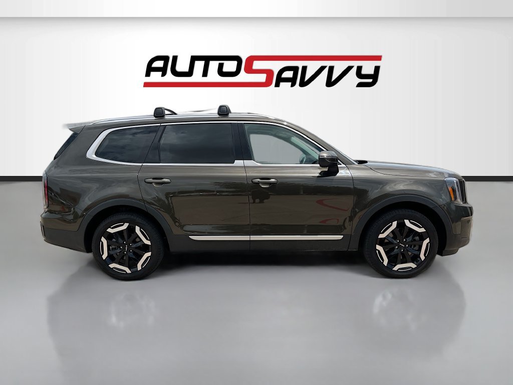 Used 2024 Kia Telluride EX w/ EX Captain's Chair Package FWD image 8