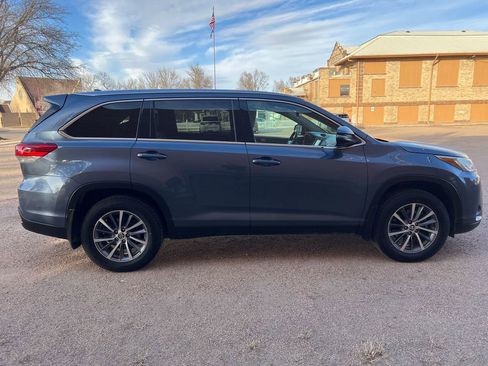 Used 2019 Toyota Highlander XLE image 8