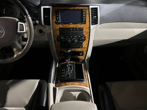 Used 2010 Jeep Grand Cherokee Limited image 35