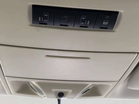 Used 2008 Chrysler Town & Country Limited w/ Trailer Tow Group FWD image 26