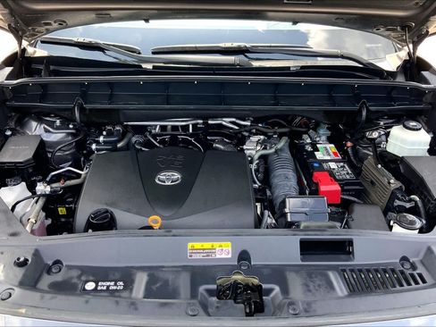 Used 2021 Toyota Highlander LE FWD image 31
