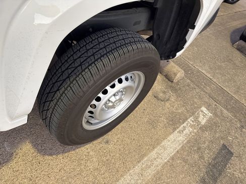 Used 2025 Toyota Tacoma SR image 8