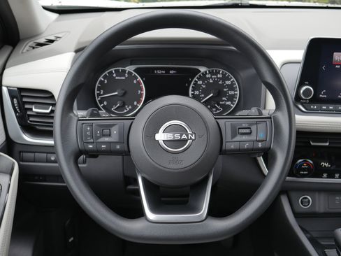 Certified 2022 Nissan Rogue SV AWD/4WD image 13