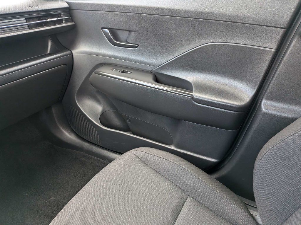 Used 2025 Hyundai Kona SEL FWD image 23