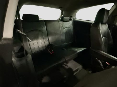 Used 2012 Buick Enclave CXL image 29