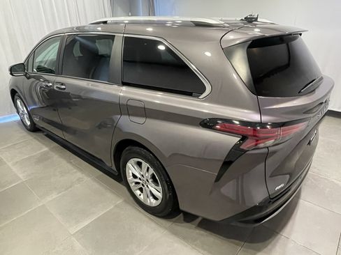 Used 2021 Toyota Sienna Limited AWD/4WD image 4