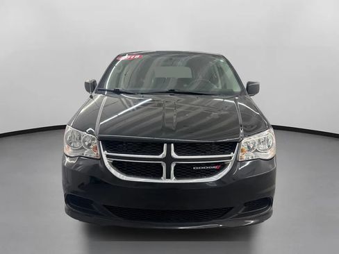 Used 2018 Dodge Grand Caravan SE image 2
