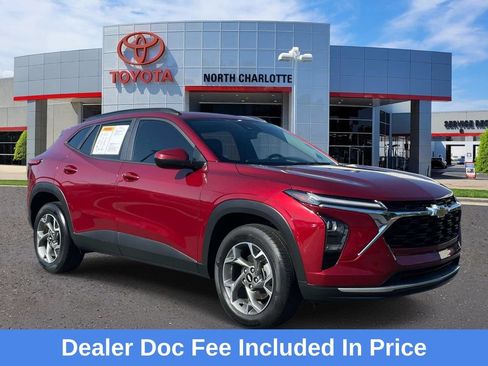 Used 2025 Chevrolet Trax LT w/ Driver Confidence Package FWD image 1