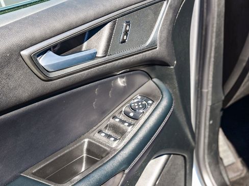 Used 2023 Ford Edge SE w/ Black Appearance Package image 21