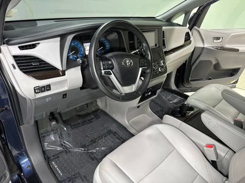 Used 2020 Toyota Sienna XLE AWD/4WD image 16