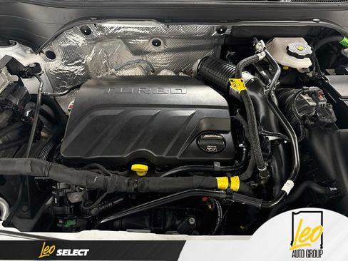 Used 2025 Chevrolet Trax ACTIV w/ Sunroof Package FWD image 31