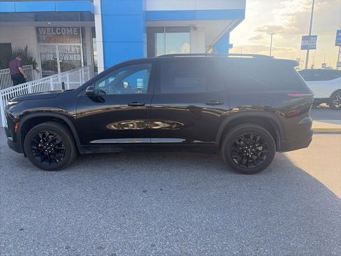 Used 2025 Chevrolet Traverse LT w/ Midnight/Sport Edition FWD image 7