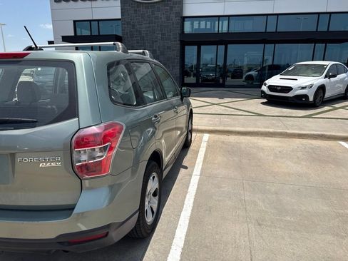 Used 2014 Subaru Forester 2.5i AWD/4WD image 3