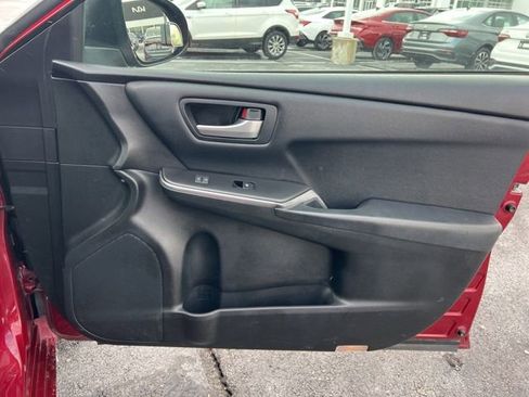 Used 2017 Toyota Camry LE image 28