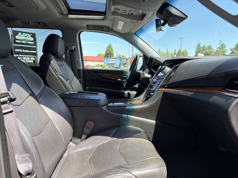 Used 2017 Cadillac Escalade ESV Premium Luxury w/ LPO, Radiant Package AWD/4WD image 19