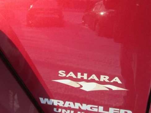 Used 2013 Jeep Wrangler Unlimited Sahara w/ Connectivity Group AWD/4WD image 9
