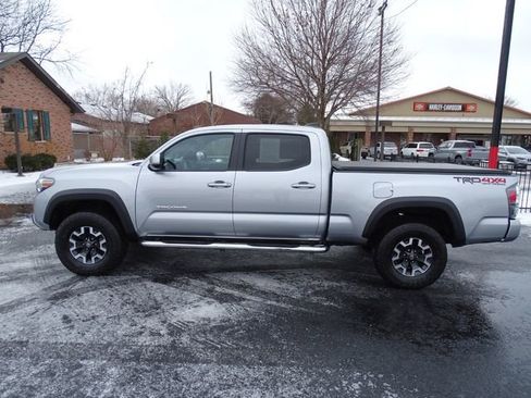 Used 2022 Toyota Tacoma TRD Off-Road image 8