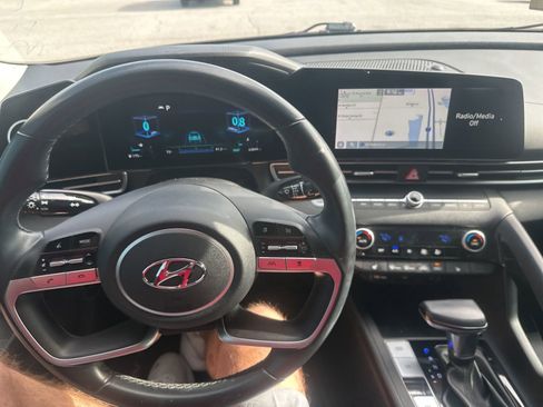 Used 2021 Hyundai Elantra Limited FWD image 16