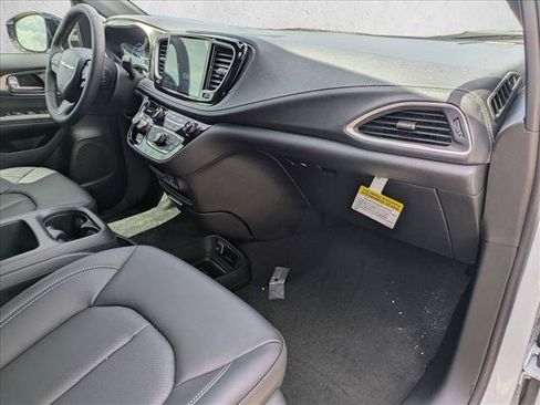 New 2026 Chrysler Pacifica Select w/ S Appearance Package FWD image 14
