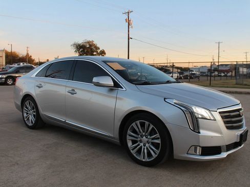 Used 2019 Cadillac XTS Luxury image 4