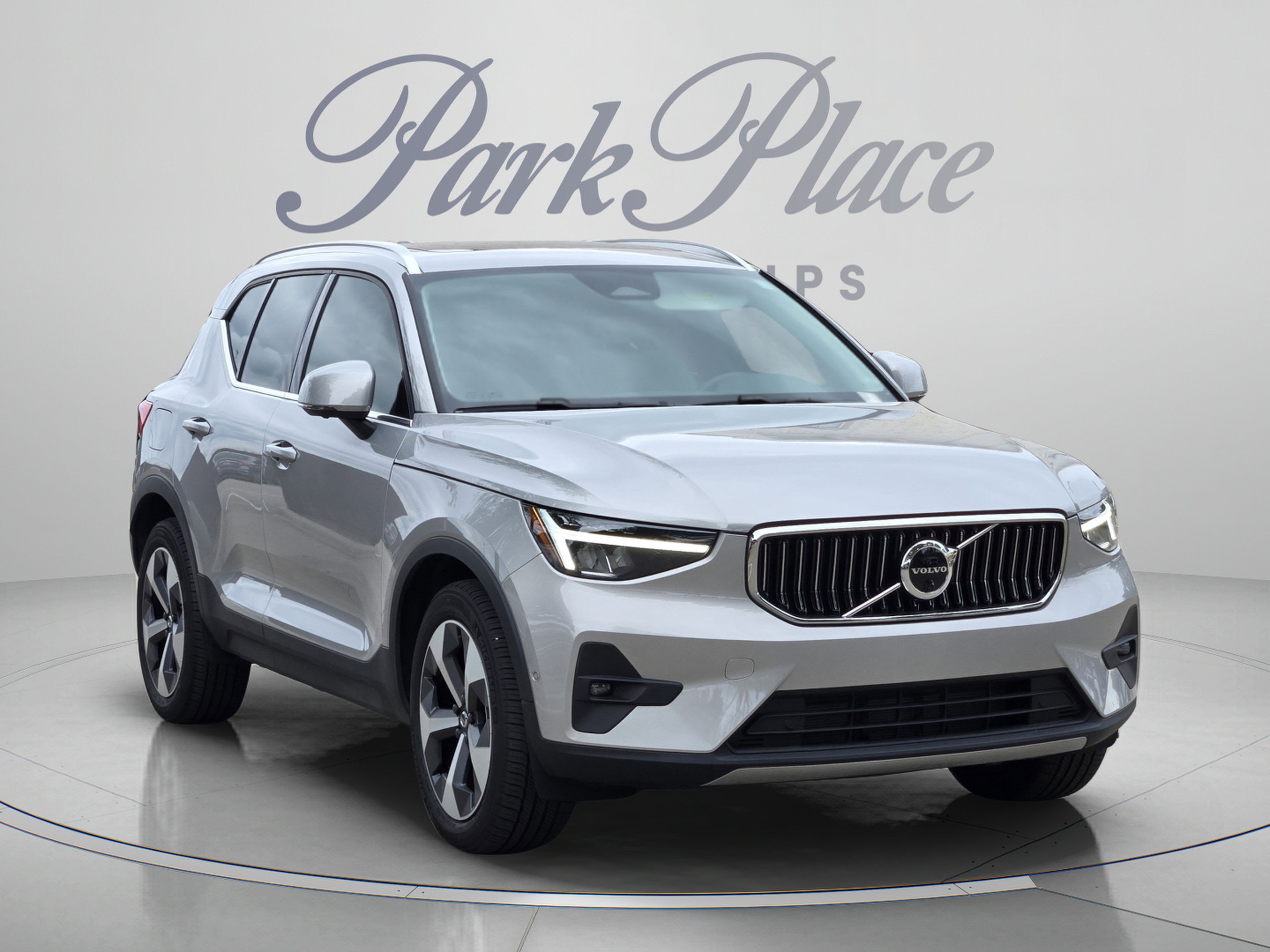 Used 2023 Volvo XC40 B5 Plus w/ Protection Package Premier AWD/4WD image 8