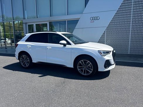 Certified 2025 Audi Q3 2.0T Premium w/ Convenience Package AWD/4WD image 2