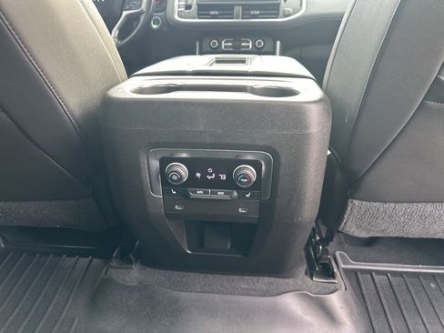 Used 2021 Chevrolet Tahoe Z71 w/ Z71 Signature Package image 31