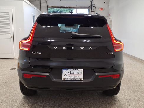 Used 2021 Volvo XC40 T5 R-Design w/ Climate Package AWD/4WD image 5