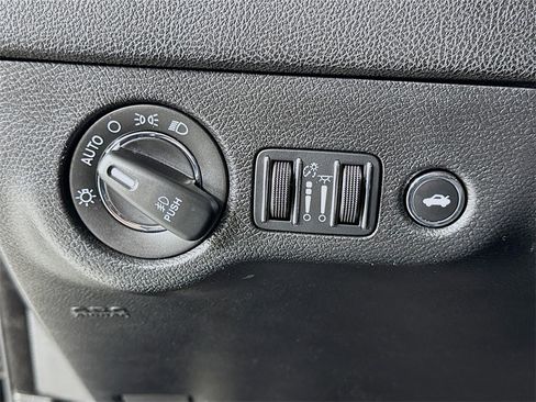 Used 2023 Chrysler 300 Touring L image 19