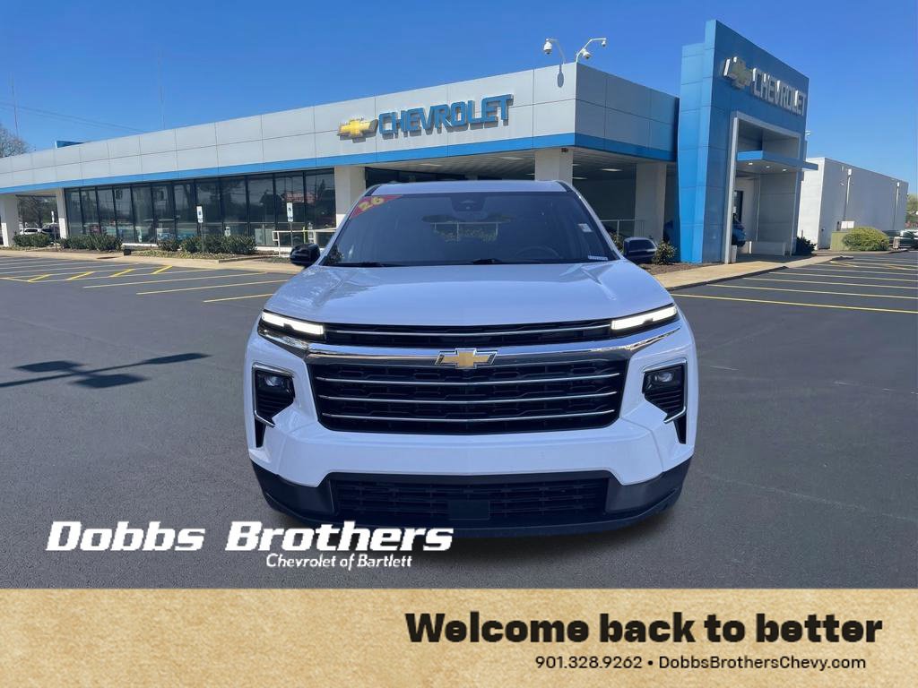 Used 2026 Chevrolet Traverse LT FWD image 2
