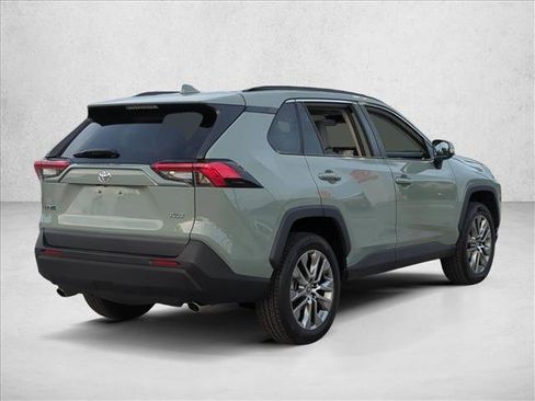 Used 2022 Toyota RAV4 XLE Premium FWD image 5