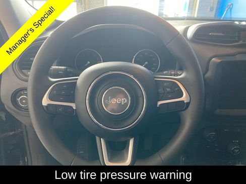 Used 2023 Jeep Renegade Latitude image 7