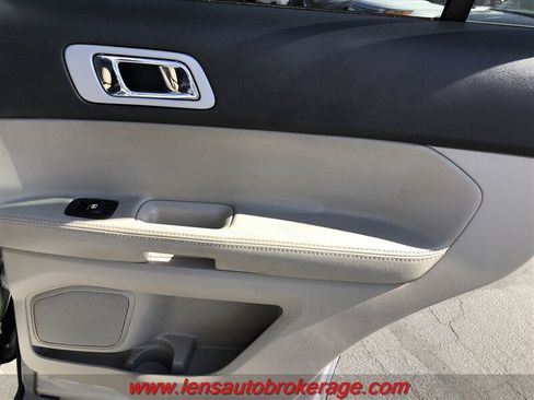 Used 2013 Ford Explorer XLT FWD image 19