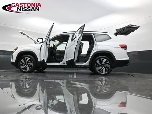 Used 2024 Volkswagen Atlas SE image 42