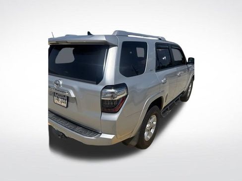 Used 2018 Toyota 4Runner SR5 AWD/4WD image 8