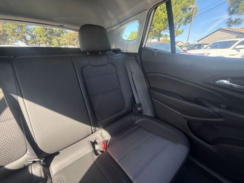 Used 2025 Chevrolet Trax LT image 34
