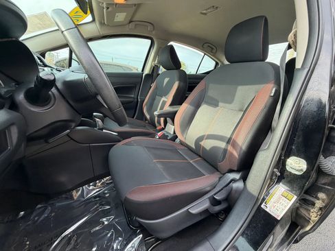 Used 2020 Nissan Versa SR FWD image 19