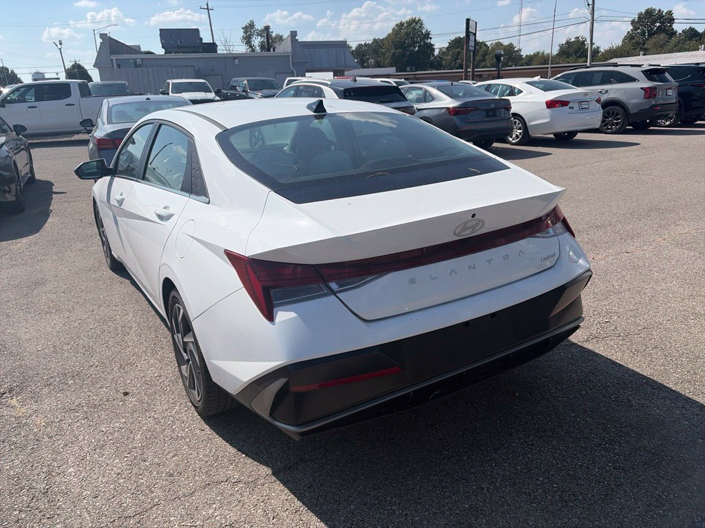 Used 2025 Hyundai Elantra Limited FWD image 4