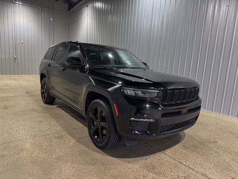 Used 2023 Jeep Grand Cherokee L Limited w/ Black Appearance Package AWD/4WD image 8