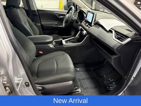 Used 2025 Toyota RAV4 XLE AWD/4WD image 14