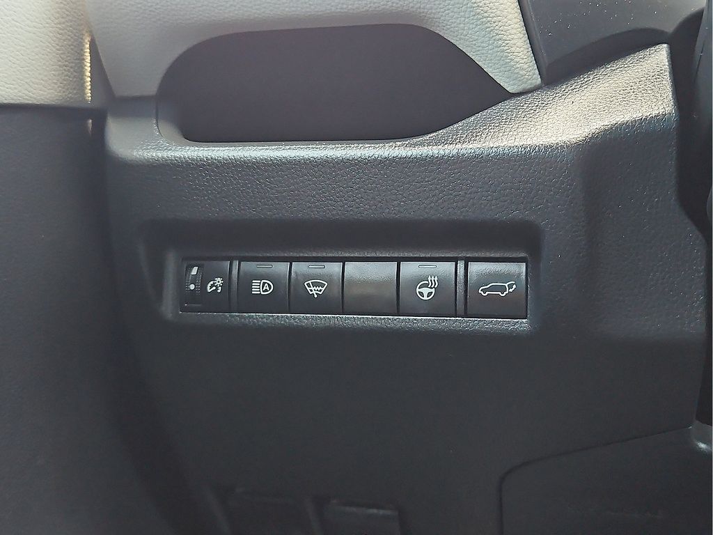 Used 2021 Toyota RAV4 XLE w/ Convenience Package AWD/4WD image 15