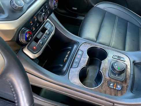 Used 2021 GMC Acadia Denali w/ Denali Technology Package image 16