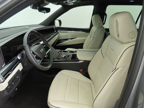 Used 2025 Cadillac Escalade ESV Sport image 18