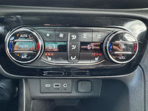 Used 2023 Buick Encore GX Select w/ Sport Touring Package FWD image 22