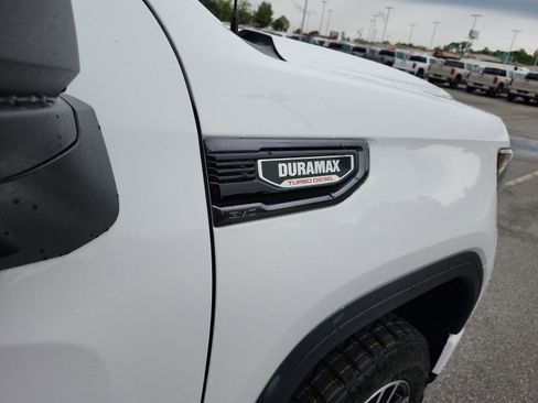 Used 2024 GMC Sierra 1500 AT4 w/ Technology Package AWD/4WD image 7