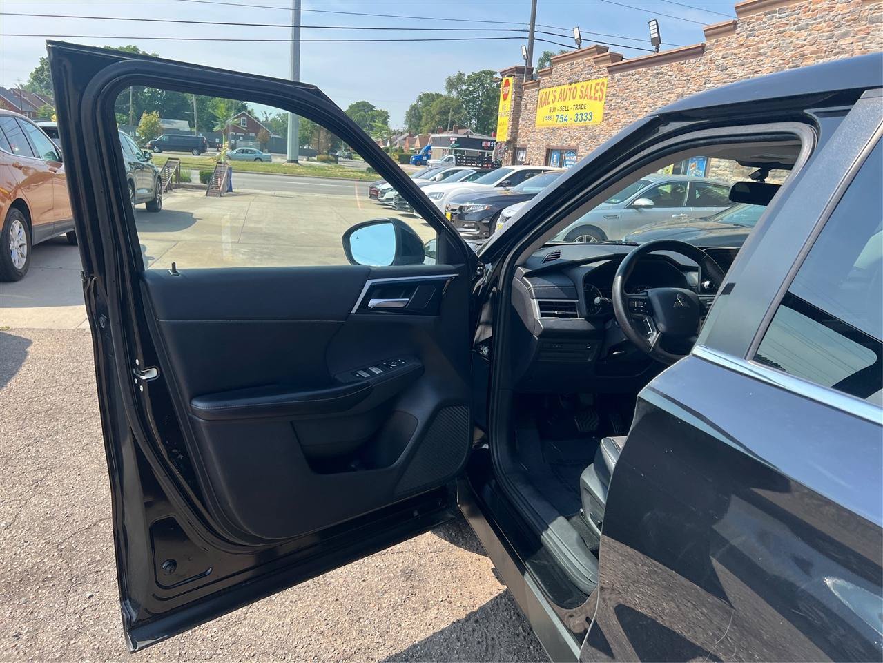 Used 2022 Mitsubishi Outlander SE AWD/4WD image 29